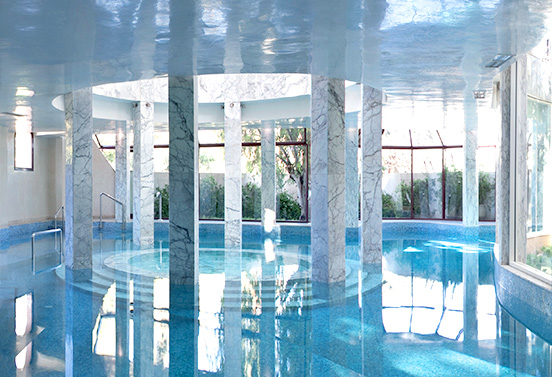 Piscine intérieure palace Es Saadi Marrakech